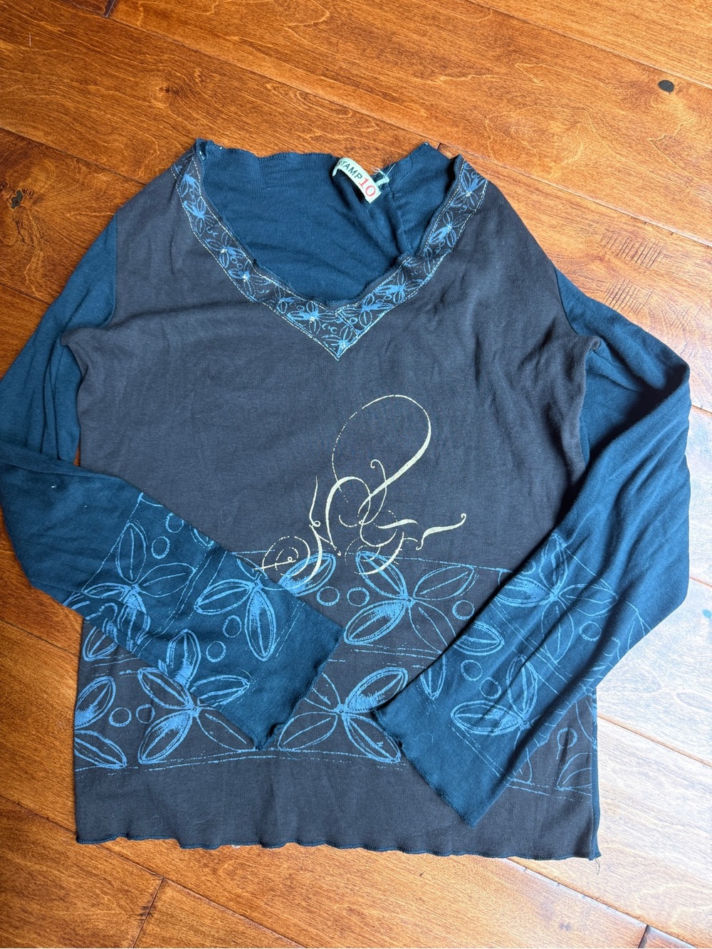 Vintage Floral-Print Long Sleeve V-Neck Tee